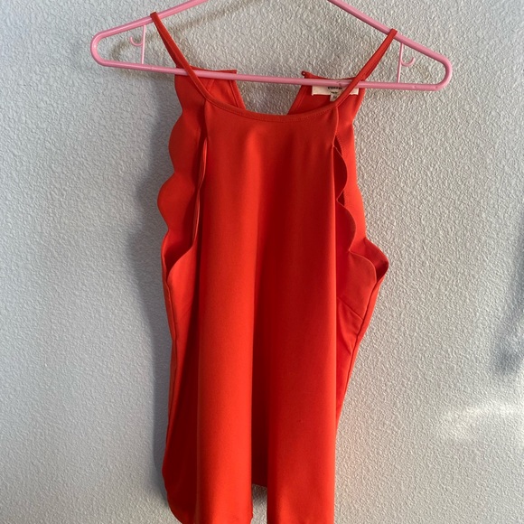 Entro Scalloped Tank Top - Picture 7 of 7